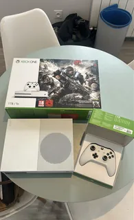 Original photo: an Xbox One S, its controller and its box on a table in a cluttered room.