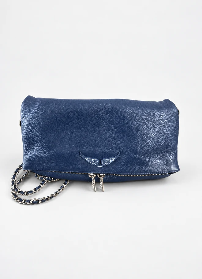 Le même sac Zadig & Voltaire sur un fond studio clair généré pour la démonstration.